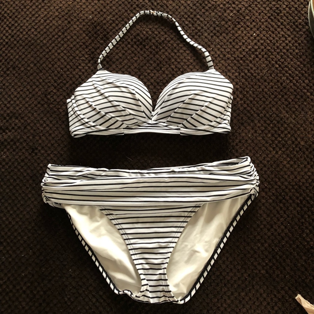 Victoria’s Secret bikini